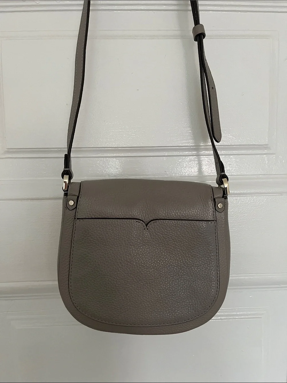 Kate Spade taupe gray pebbled leather crossbody bag